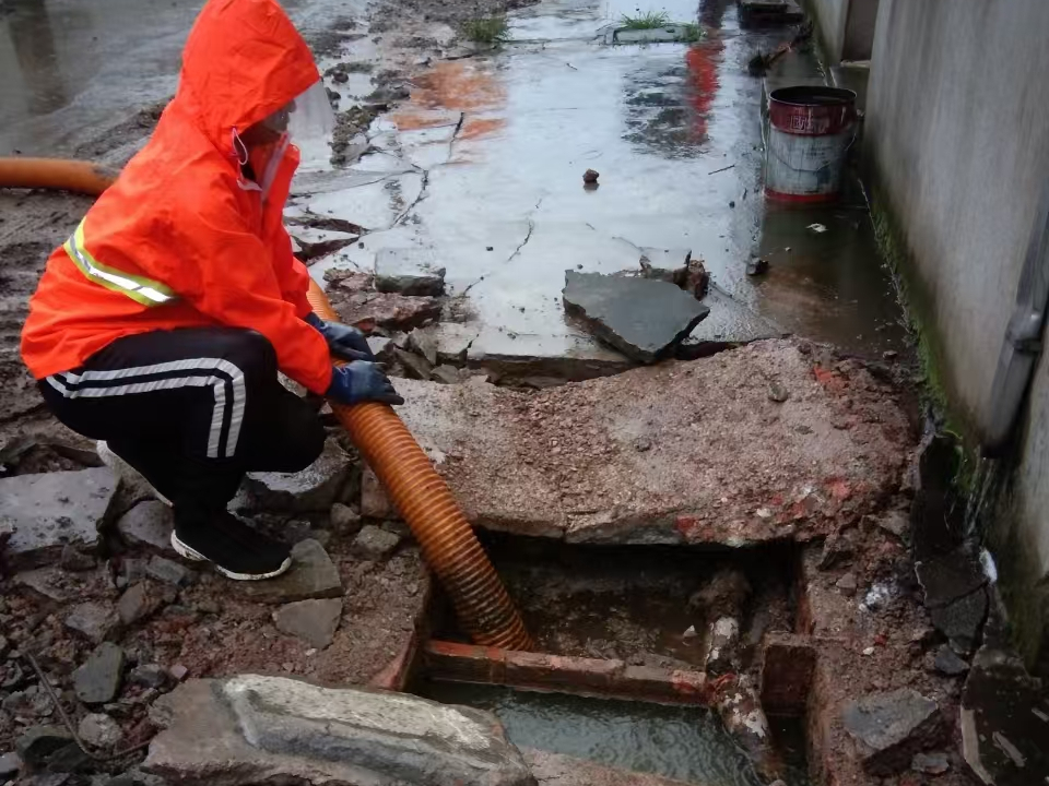 伊金霍洛专业清理污水池 炜誉市政以规范流程守护城市 “肠道”